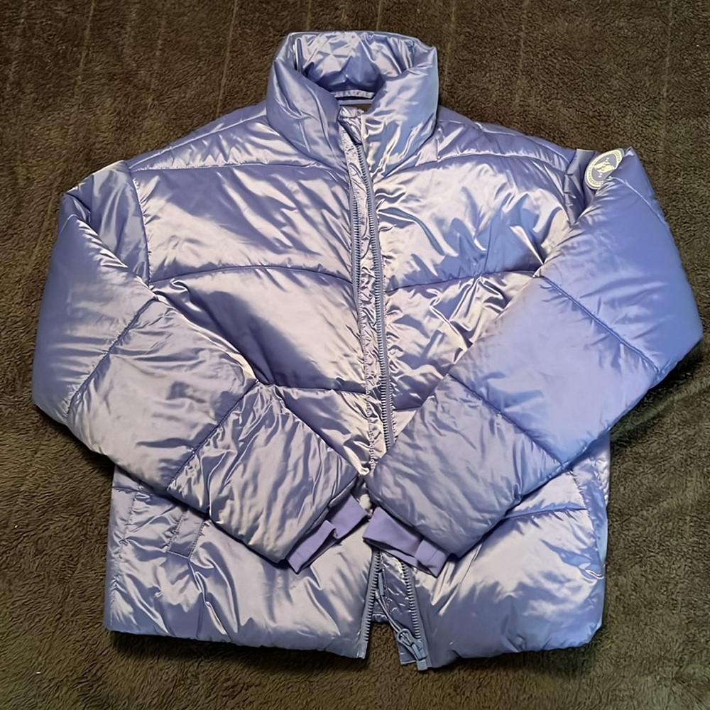 Chic & Bold: Trendsetting Puffer Jacket in a Unique Hue